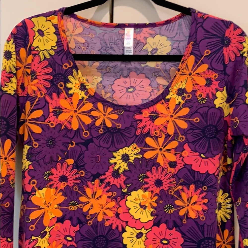 LuLaRoe Lynnae top. Flower Power! Size M